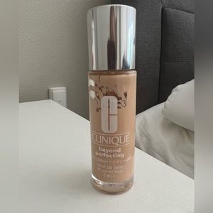 Clinique Beyond Perfecting 
Foundation + concealer